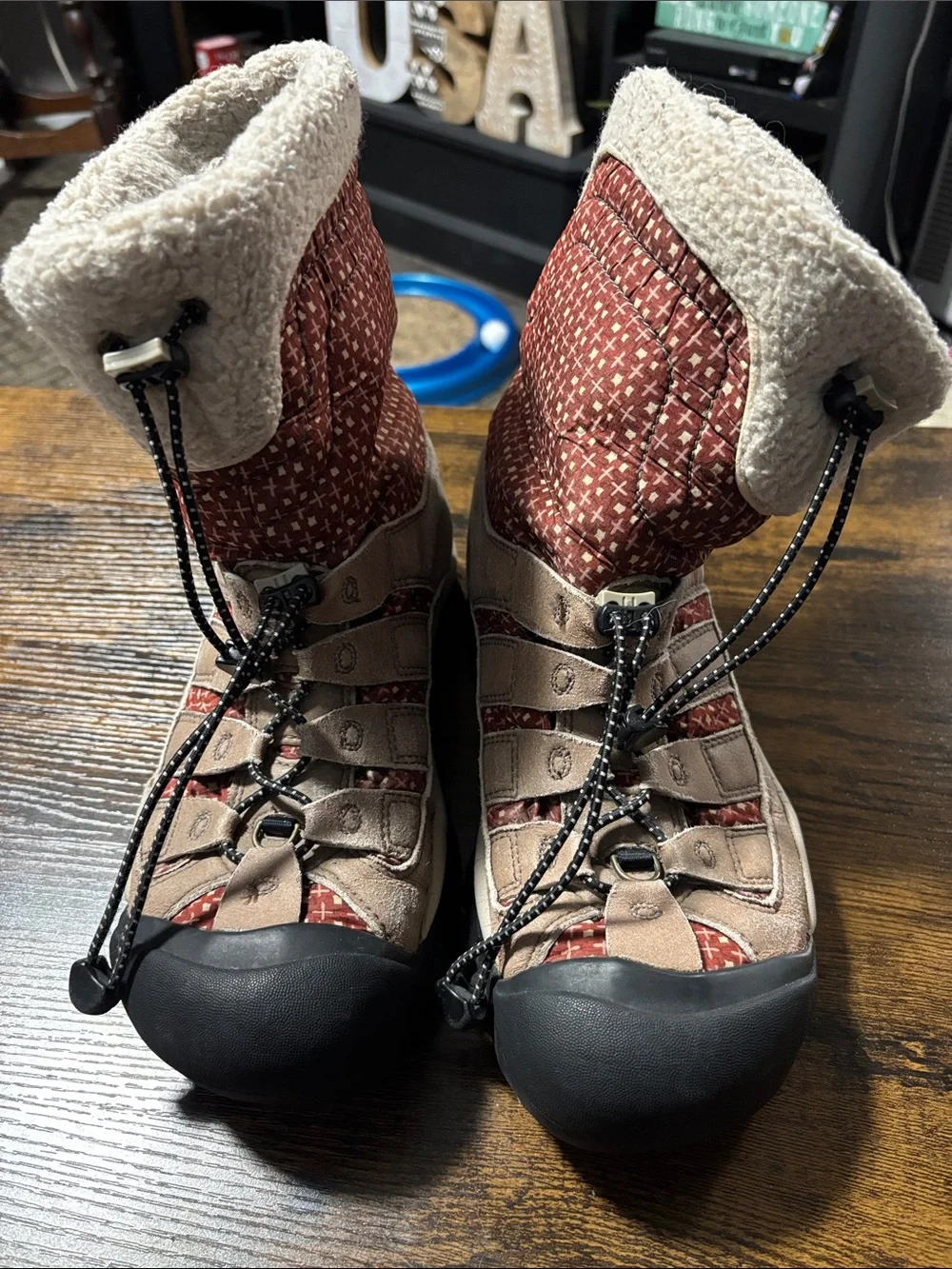 Keen Winterport II Women’s waterproof Tan and Rust Winter Lace-Closure Boots
